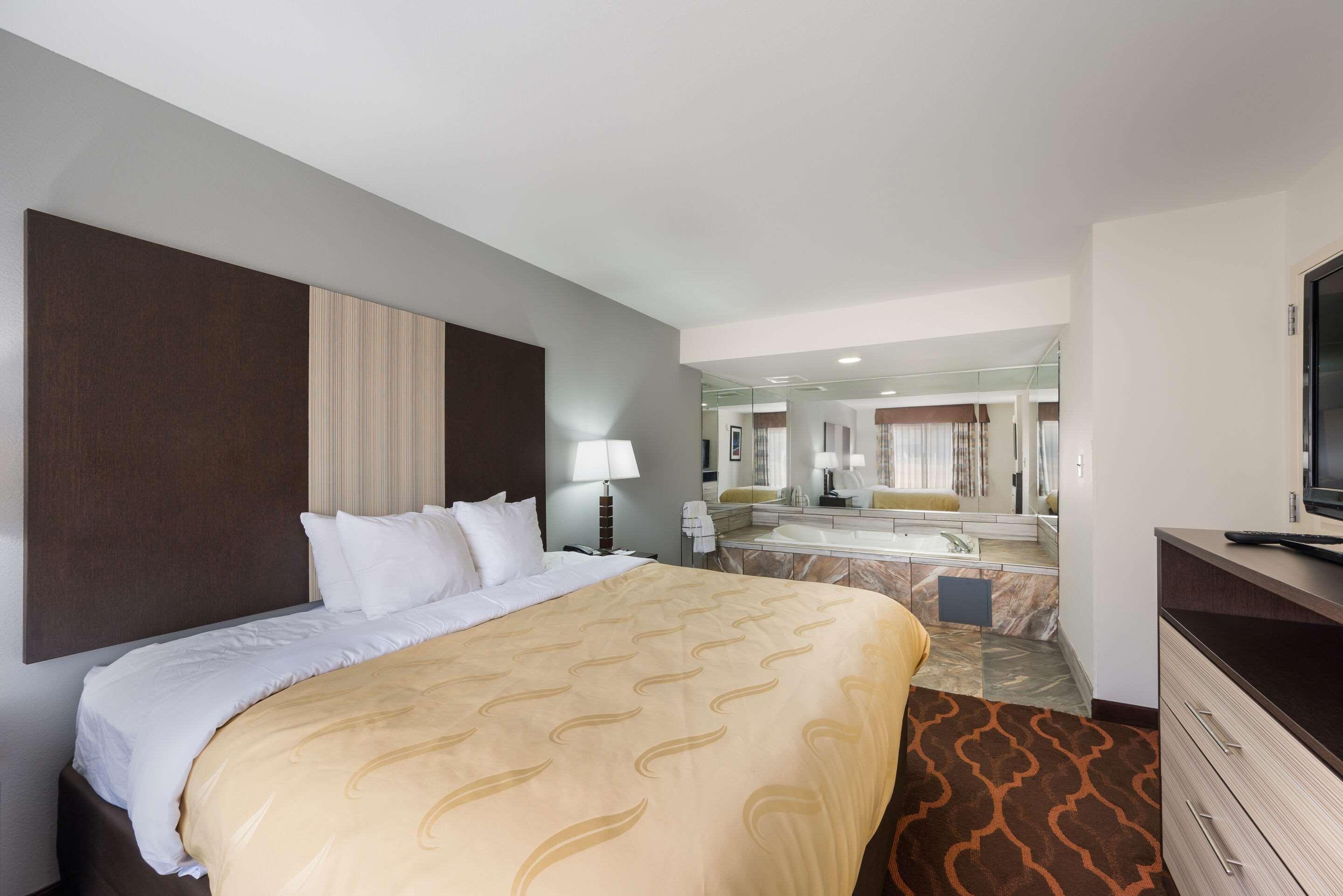 Quality Inn & Suites Huntsville Research Park Area Экстерьер фото