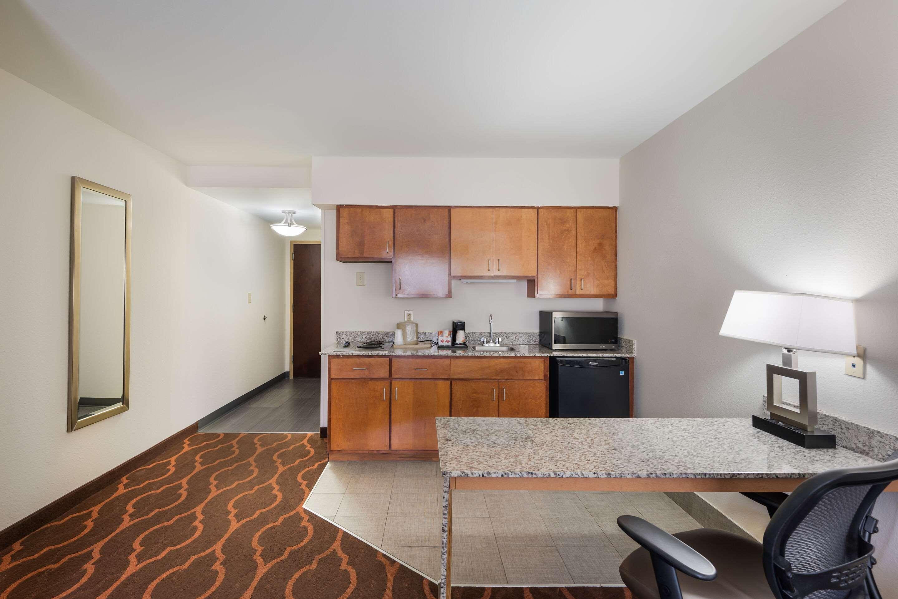 Quality Inn & Suites Huntsville Research Park Area Экстерьер фото