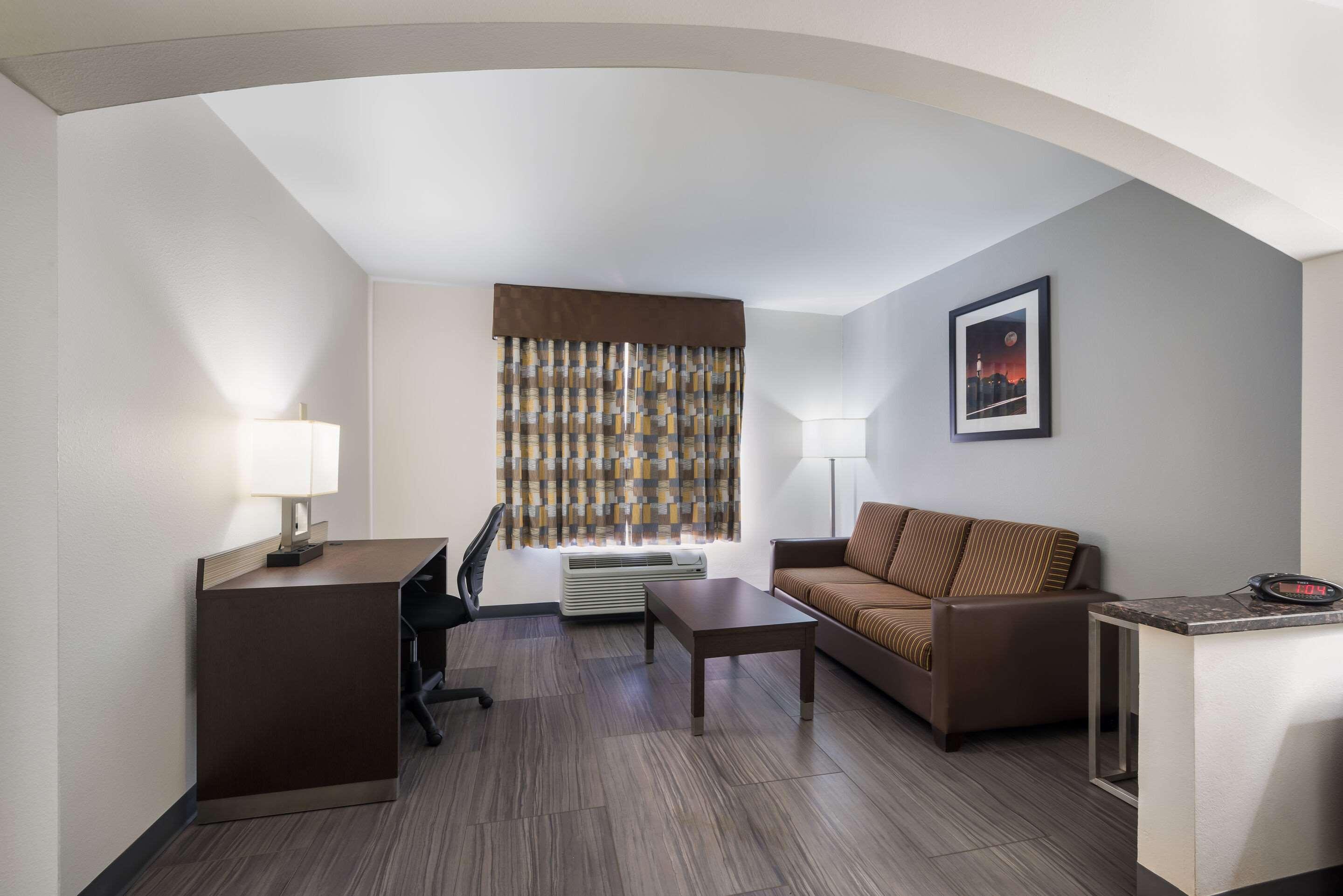 Quality Inn & Suites Huntsville Research Park Area Экстерьер фото