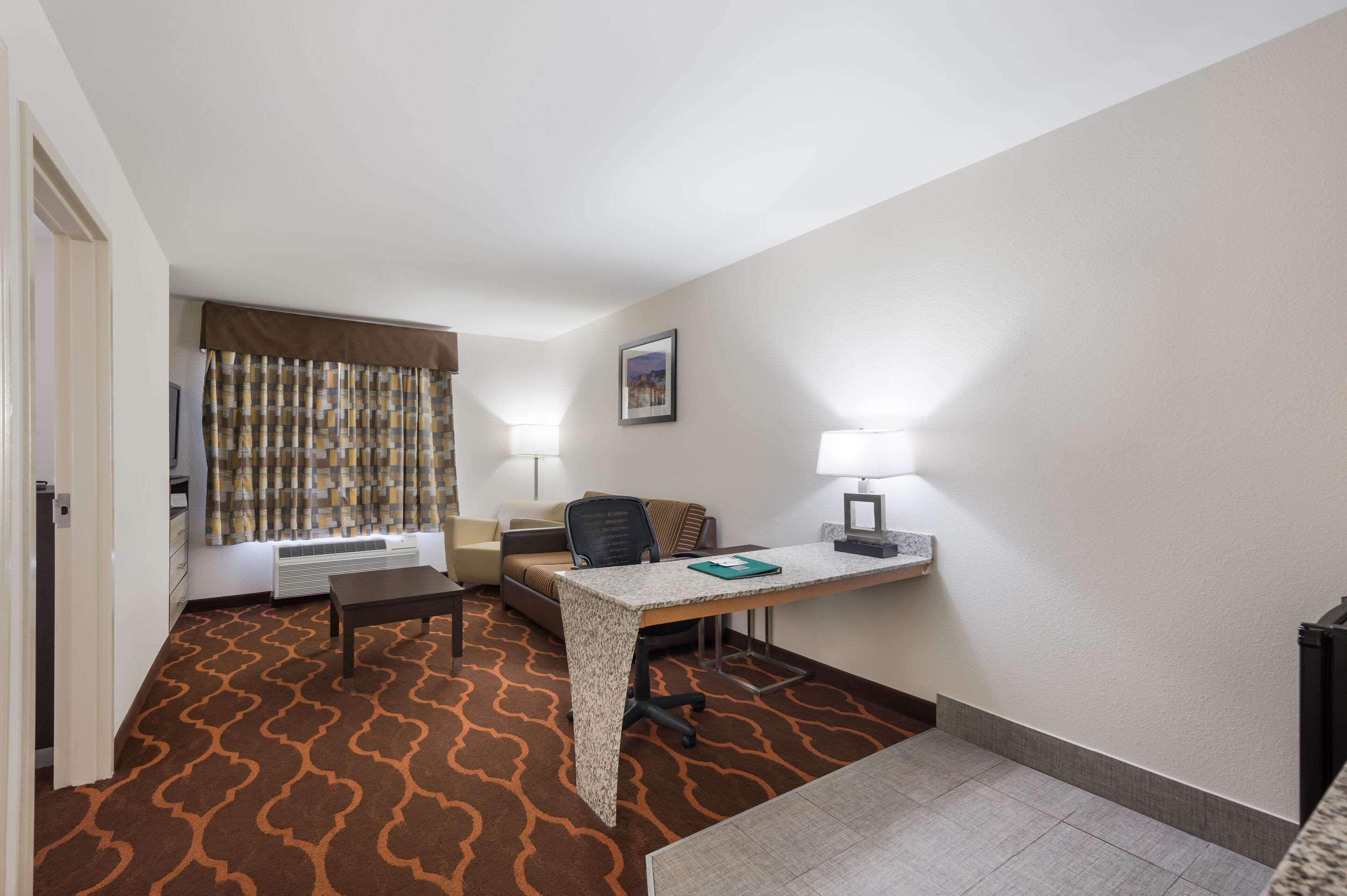 Quality Inn & Suites Huntsville Research Park Area Экстерьер фото