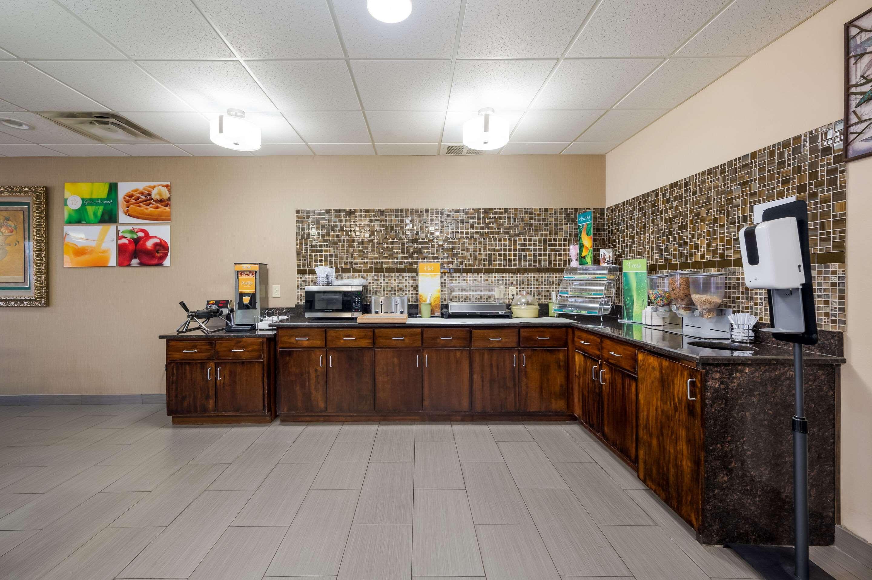 Quality Inn & Suites Huntsville Research Park Area Экстерьер фото