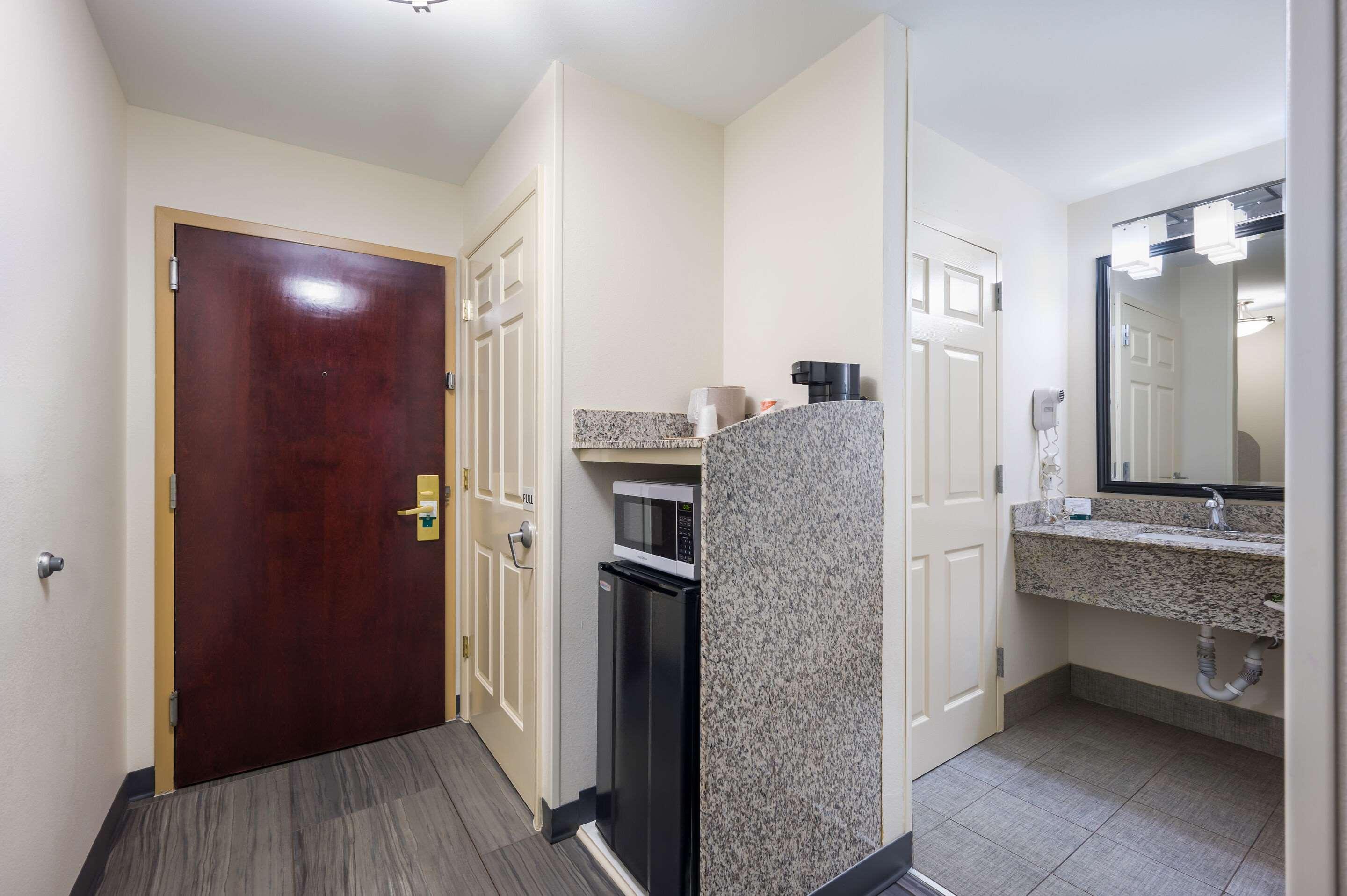 Quality Inn & Suites Huntsville Research Park Area Экстерьер фото
