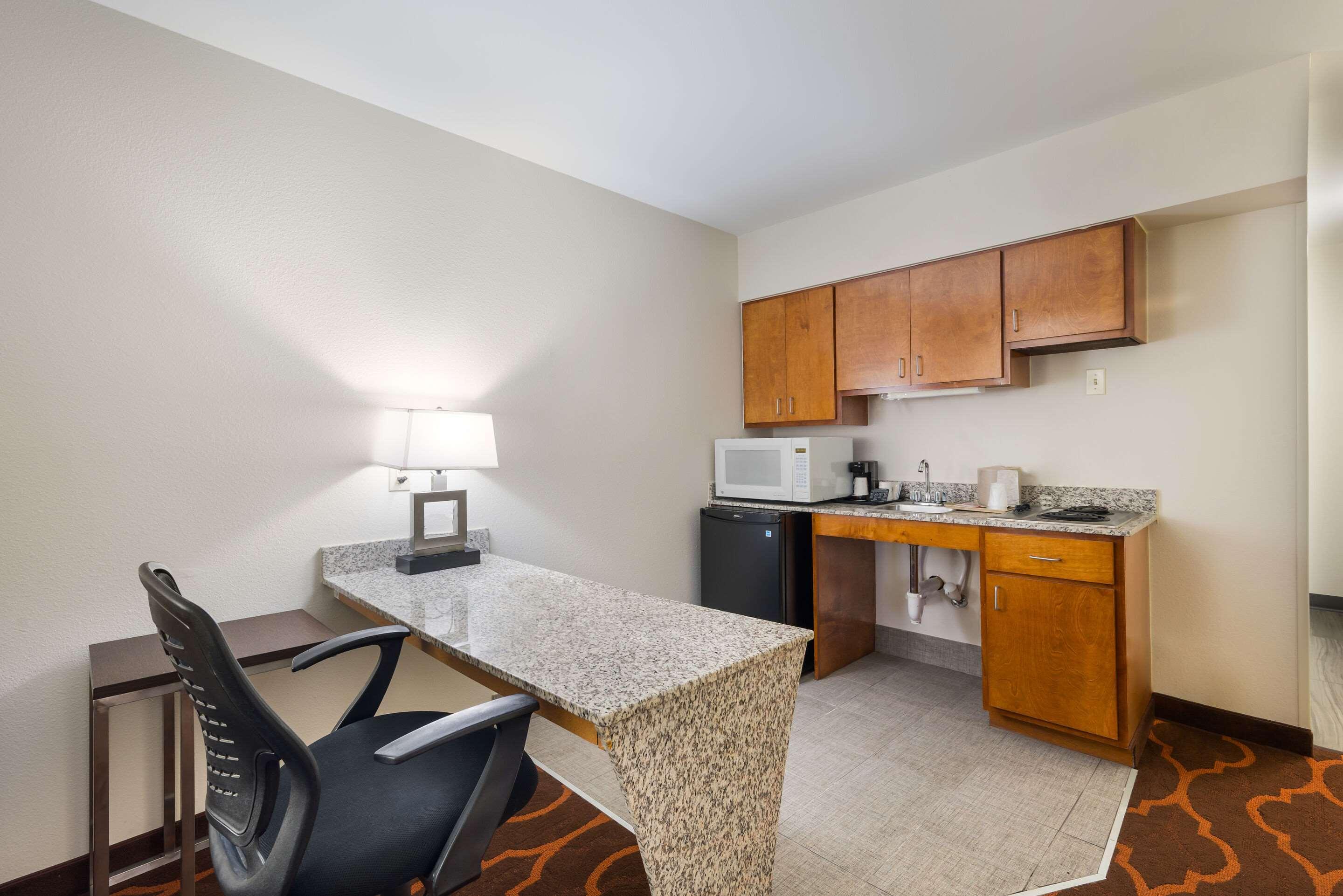 Quality Inn & Suites Huntsville Research Park Area Экстерьер фото