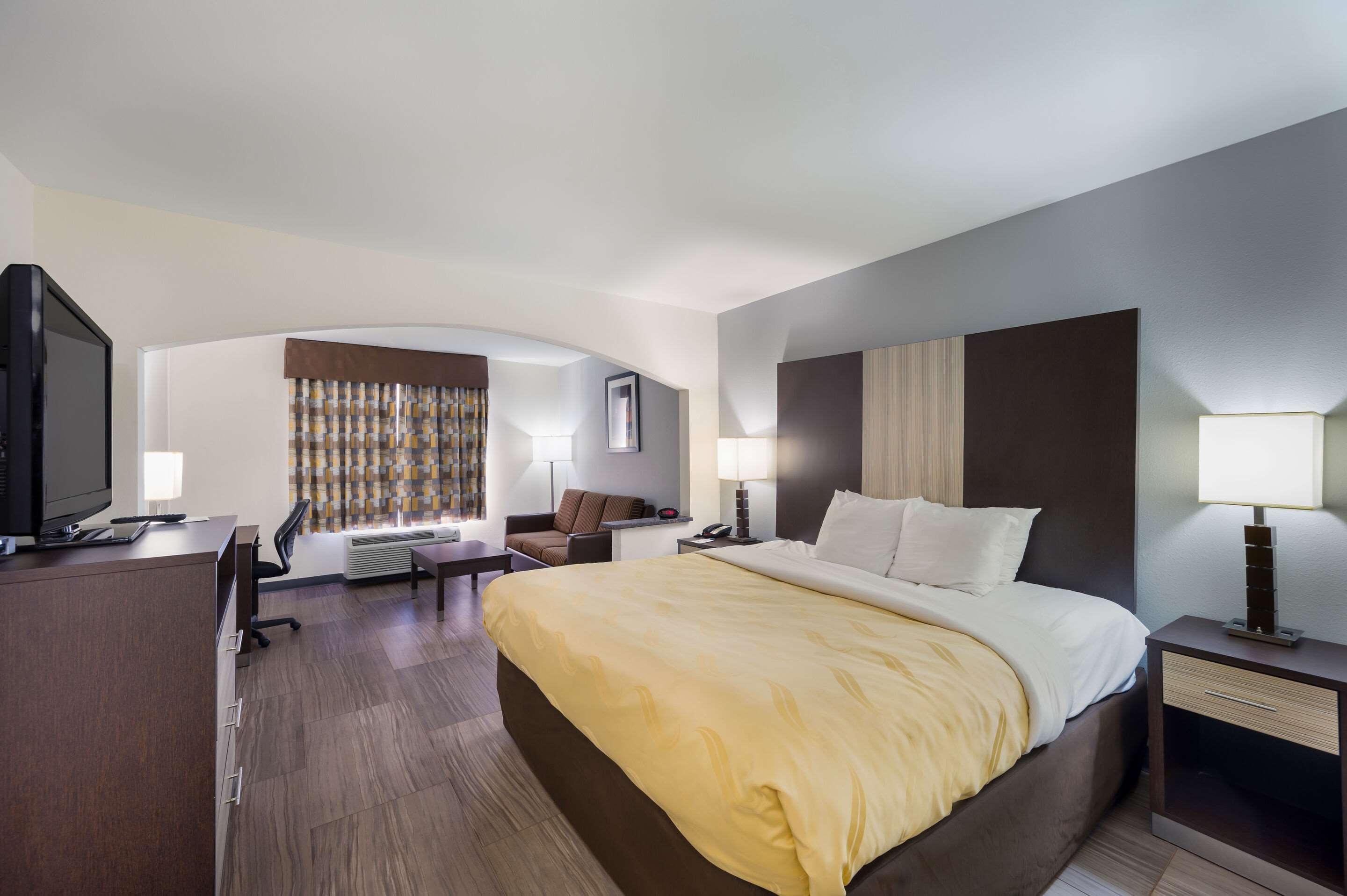 Quality Inn & Suites Huntsville Research Park Area Экстерьер фото